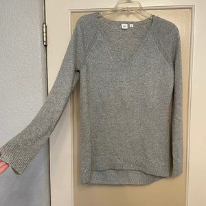 GAP Metallic Silver Gray V-Neck Sweater